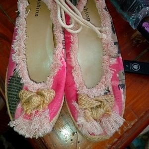 Pink And white camo cloth shoes wrap around leg various sizes